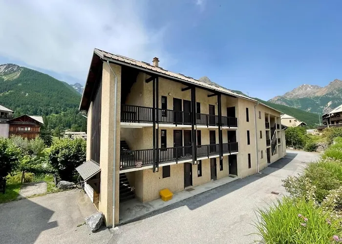 30 M Next To Les Grands Bains