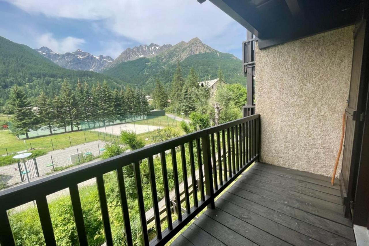30 M Next To Les Grands Bains Apartment